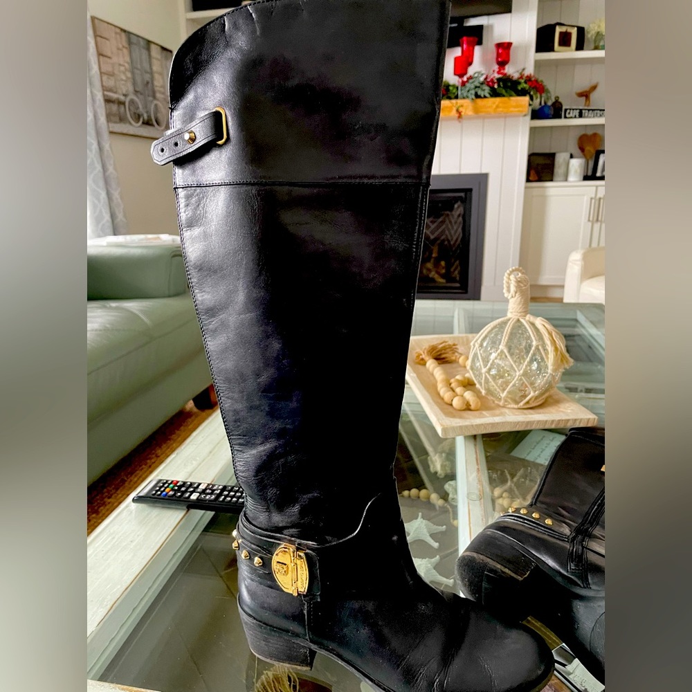 Vince Camuto Beatrix knee high boot. Sz 9.